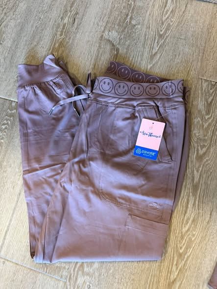 Zaváte scrubs in store